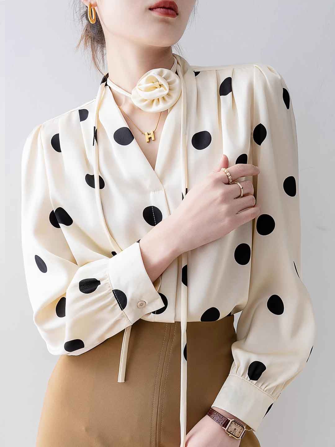 Blusa a Pois con Fiocco | Elegante & Retrò | Stile Sofisticato