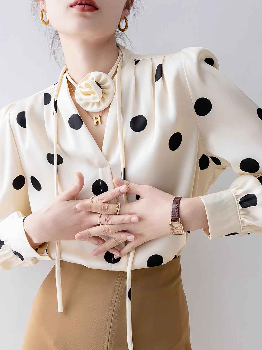 Blusa a Pois con Fiocco | Elegante & Retrò | Stile Sofisticato